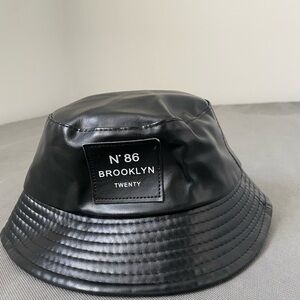 Twenty Black Bucket Hat like new